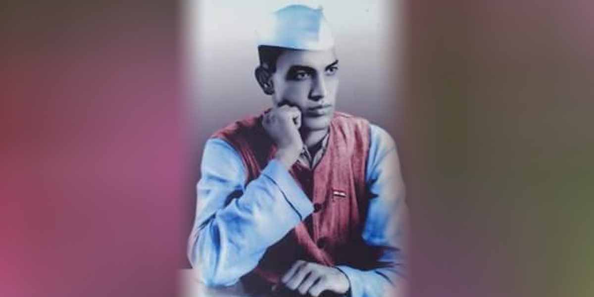 “मां के पदों में सुमन-सा रख दूं समर्पण शीश को”