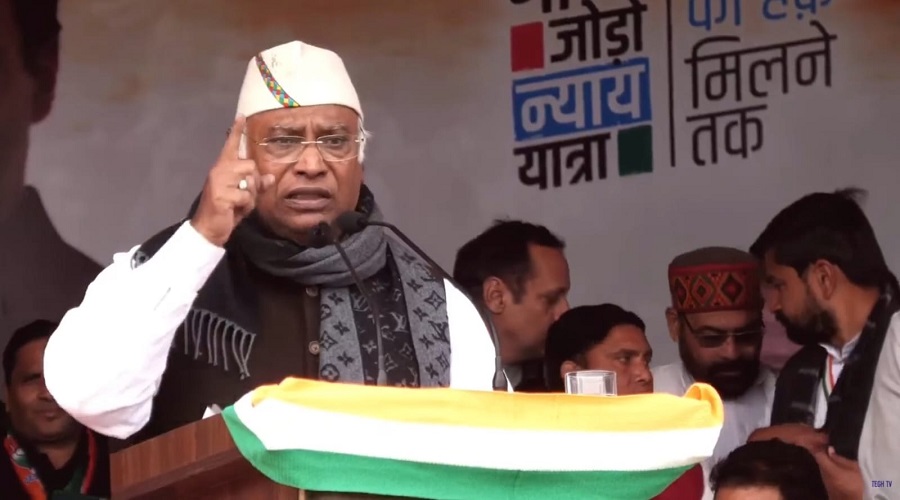 उड़ने के लिए भी लेनी पड़ती है मोदी जी की परमिशन: खरगे