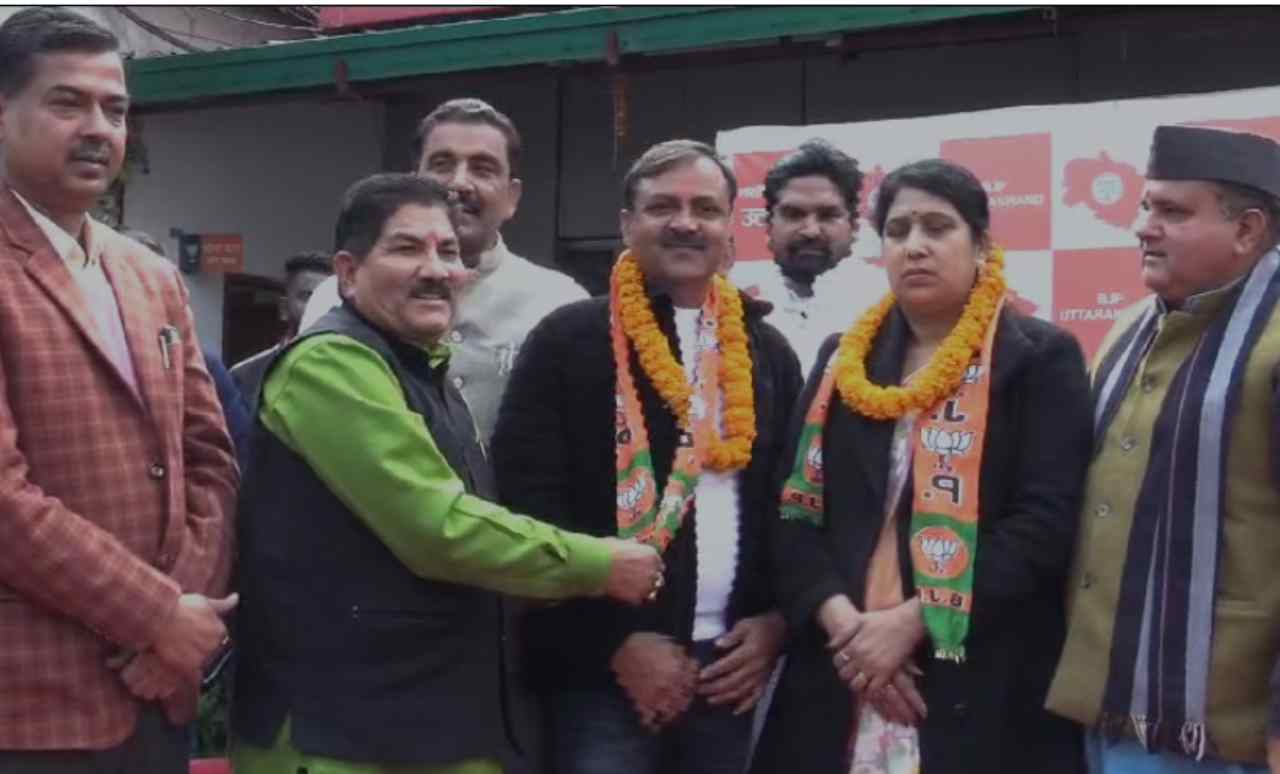 कांग्रेस के PK अग्रवाल और लक्ष्मी अग्रवाल सहित कई नेता BJP में शामिल