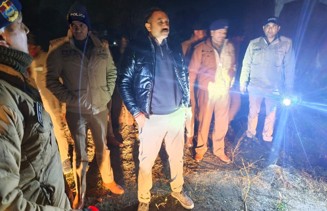 हथियारबंद लुटेरों पर भारी पड़ा सर्राफा व्यापारी का साहस, मुठभेड़ में दो बदमाशों को लगी गोली