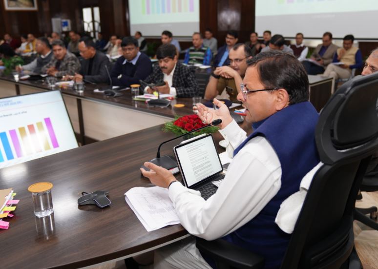 उत्तराखंड : CM हेल्पलाइन की समीक्षा, सीएम धामी अधिकारियों को कड़े निर्देश
