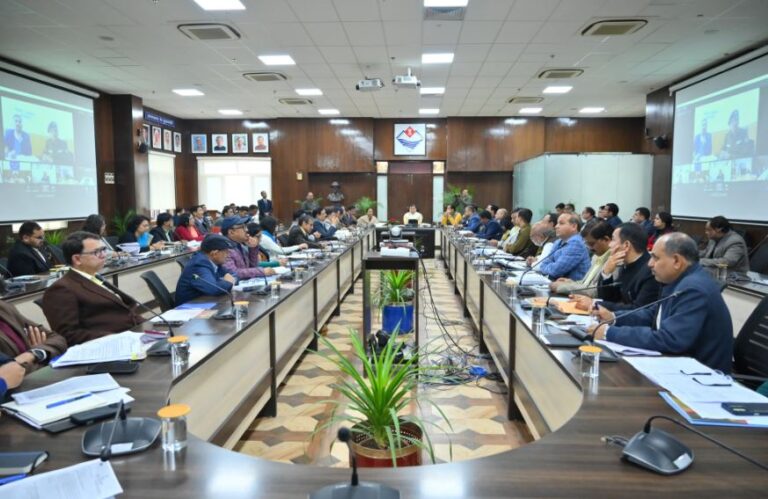 उत्तराखंड: चारधाम यात्रा की तैयारियों को लेकर CM ने ली बैठक, अधिकारियों को दिए निर्देश