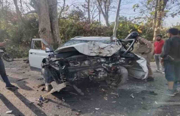 उत्तराखंड: पेड़ से टकराई कार, हादसे में पति-पत्नी की मौत