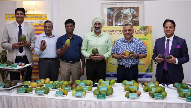आम महोत्सव में सीडीएस, वायु सेना प्रमुख समेत कई जानी मानी हस्तियों ने लिया रसीले आमों का स्वाद