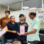 बीज बम अभियान के लिए वन मंत्री सुबोध उनियाल ने आगाज को किया गया सम्मानित