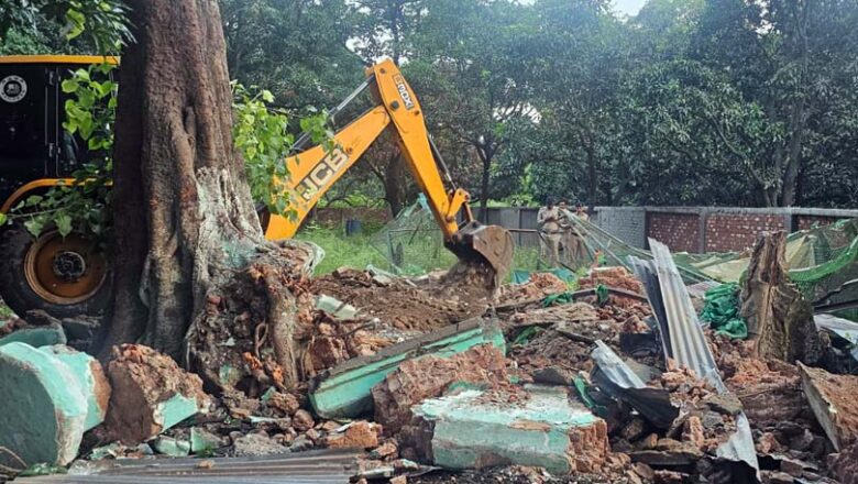 काशीपुर: कुंडेश्वरी में अवैध मजारों पर चला बुलडोजर