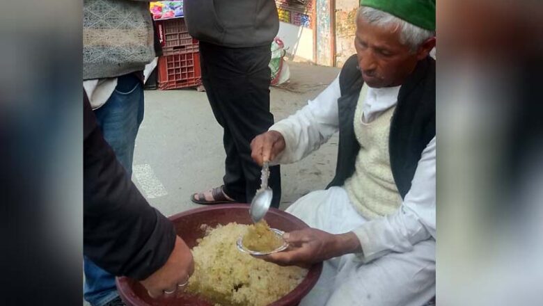 62 की उम्र में भी जोश बरकरार: पुरोला के वृजमोहन ने बर्फ से रचा रोजगार