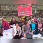 मोरी में आंगनबाड़ी कार्यकत्रियों का धरना, तीन सूत्रीय मांगों को लेकर सरकार के खिलाफ प्रदर्शन