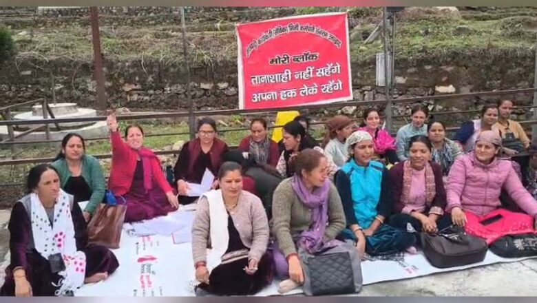 मोरी में आंगनबाड़ी कार्यकत्रियों का धरना, तीन सूत्रीय मांगों को लेकर सरकार के खिलाफ प्रदर्शन