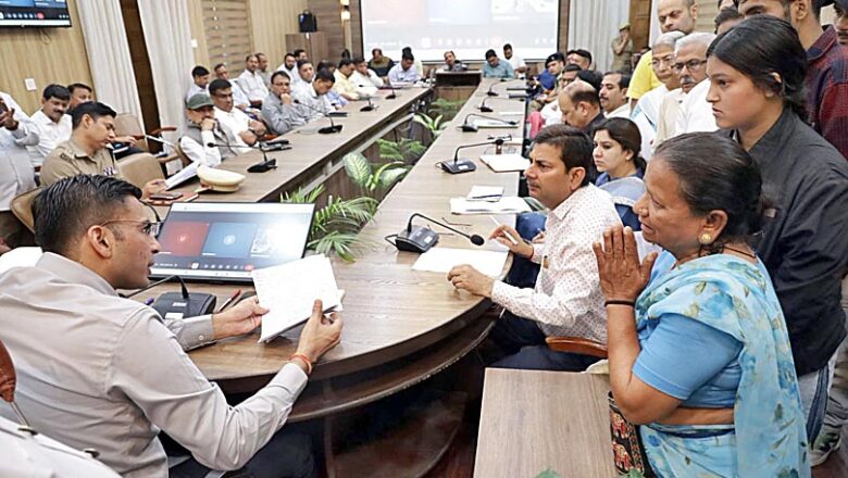 डीएम सविन बंसल का ‘जनता दर्शन’ बना राहत का मंच, 212 से अधिक शिकायतों का त्वरित निस्तारण