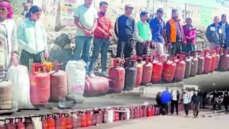 यमुना घाटी में गैस संकट गहराया, सिलिंडर के लिए रातभर लगी कतारें