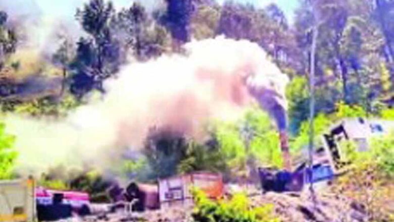 उत्तरकाशी: हॉट मिक्स प्लांट के जहरीले धुएं से दहशत में जरड़ा गांव, ग्रामीणों ने उठाई हटाने की मांग