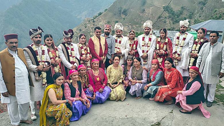 एक साथ 6 शादियां, बिना दहेज और बिना दिखावा- उत्तराखंड के इस गांव ने दिया बड़ा सामाजिक संदेश