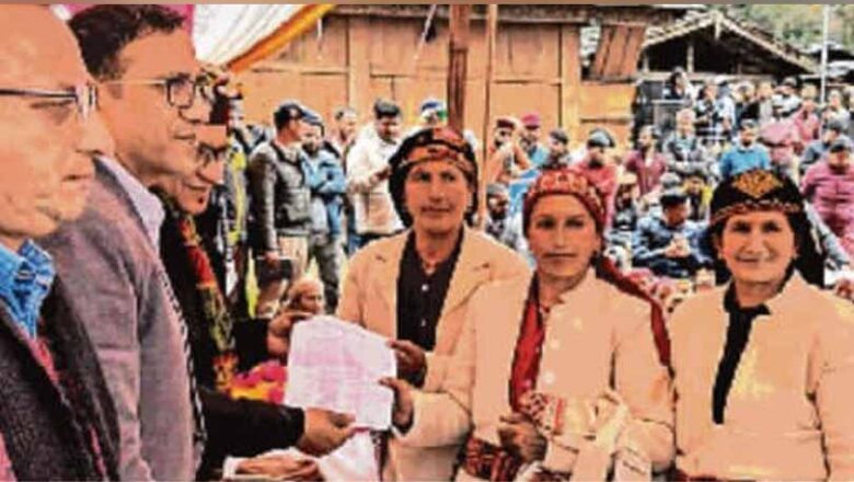 गंगाड़ शिविर में शिक्षक की गैरहाजिरी पर हंगामा, डीएम ने दिए जांच के आदेश