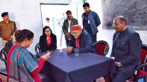 BLO Minto Devi with Chief Election Commissioner Gyanesh Kumar