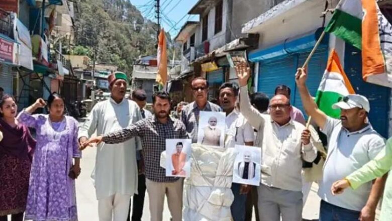 भाजपा सरकार की नीतियों के खिलाफ पुरोला में कांग्रेस का जोरदार प्रदर्शन, पुतला दहन कर जताया आक्रोश
