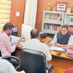 मिशन कीवी से संवरेगी छोटे किसानों की तकदीर, पारदर्शी चयन पर डीएम का जोर