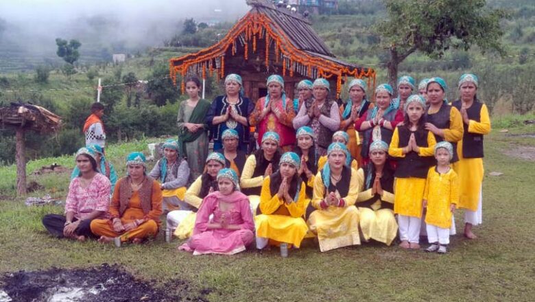 कोफरी देव स्थल पर शिरगुल और पीर देवता का भव्य स्वागत, रात्रि जागरण व भंडारे में उमड़ी श्रद्धालुओं की भीड़