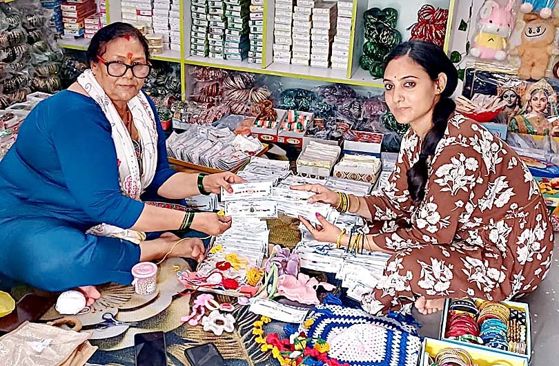 Mother-in-law and daughter-in-law Leela Rawat and Alka Rawat