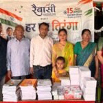 स्वतंत्रता दिवस पर रैबासी फाउंडेशन की पहल, धारकोट के बच्चों को बांटी स्टेशनरी और मिठाई