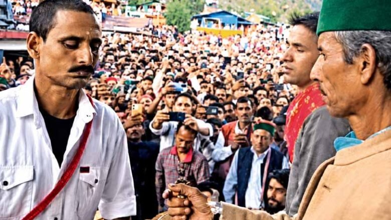 गाल के आर-पार सुआ… न खून की बूंद, न घाव का निशान!