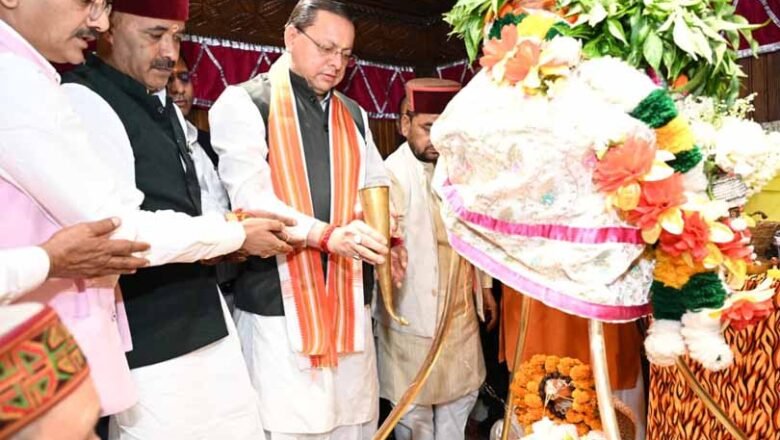 राष्ट्रसेवा के 25 वर्ष: बाबा विश्वनाथ के दरबार में PM Modi के लिए CM Dhami की विशेष पूजा