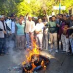 विधायक के भाइयों की कथित अभद्र भाषा पर भड़का आक्रोश, त्यूनी में पुतला फूंका